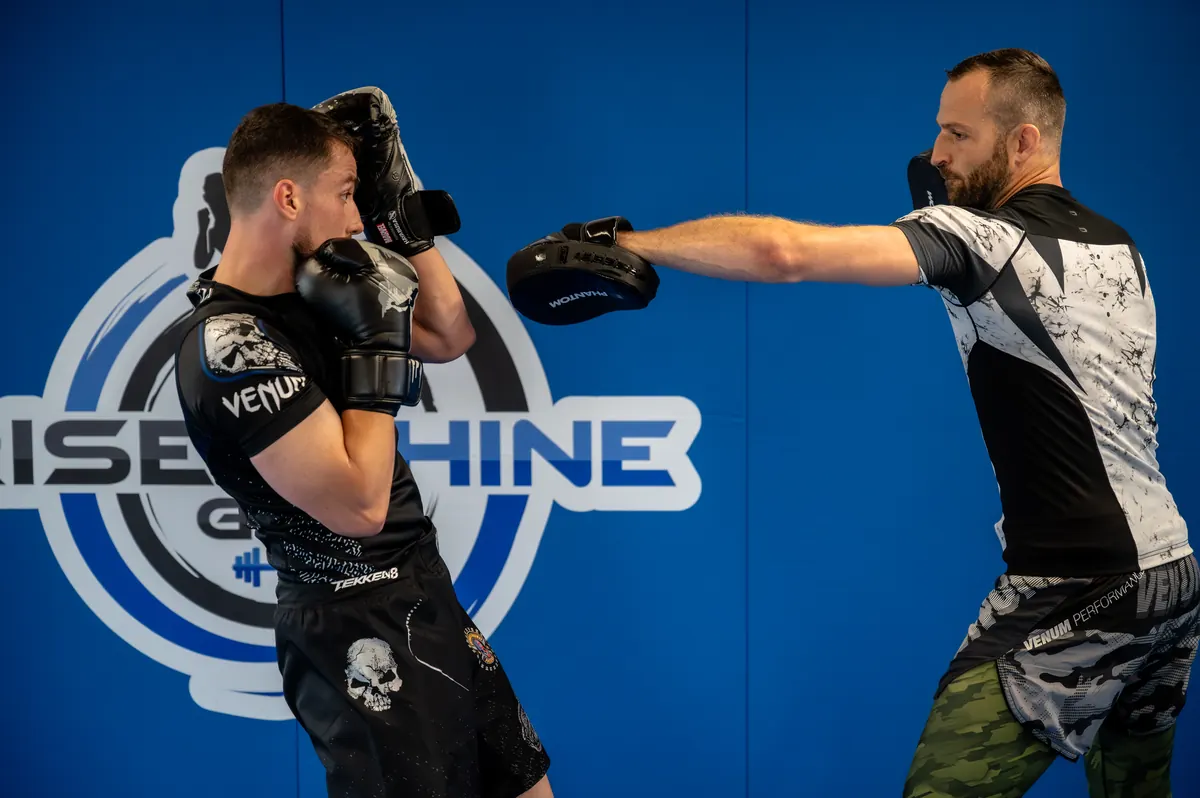 Muay-Thai-Training mit Pratzen